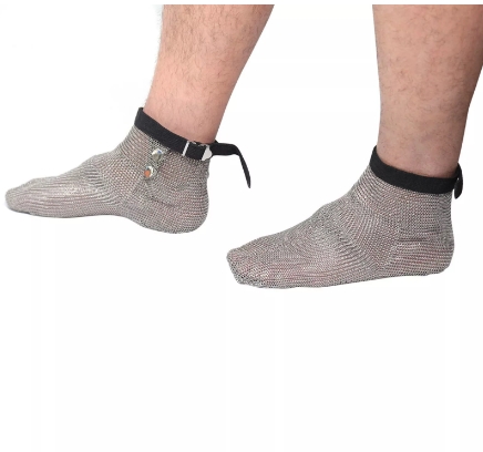 Ботильоны в кольчужном костюме акулы